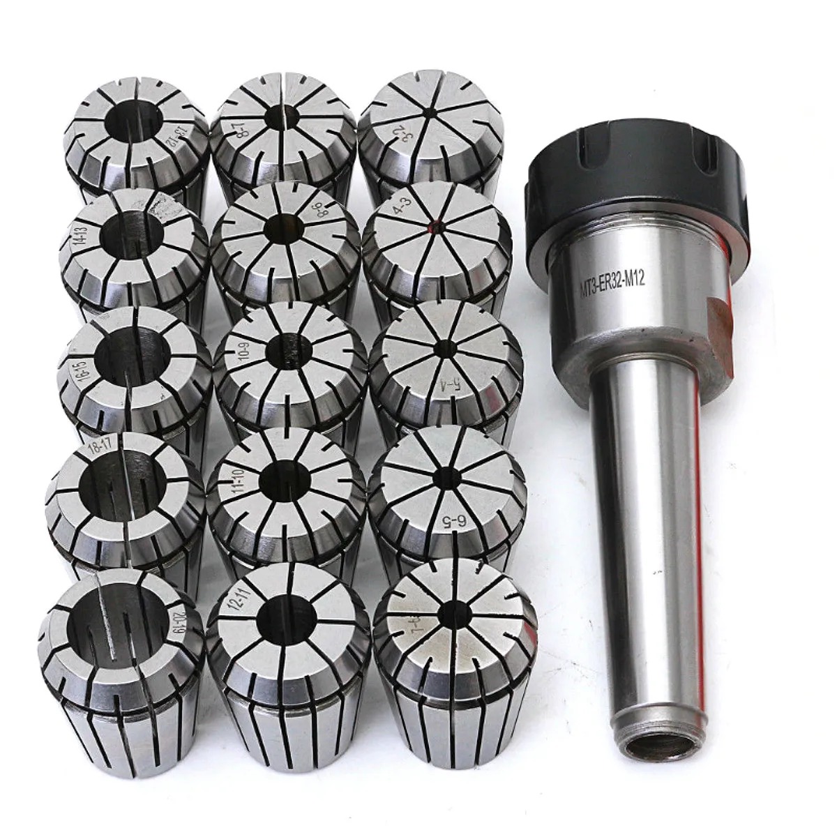 Bộ collet ER đa dạng kích thước, thể hiện sự linh hoạt của đầu kẹp máy phay loại này