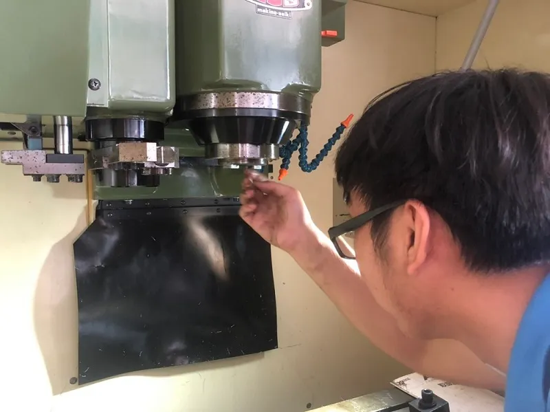 Bảo trì định kỳ đầu kẹp máy phay bằng các dụng cụ chuyên dụng để đảm bảo tuổi thọ và độ chính xác