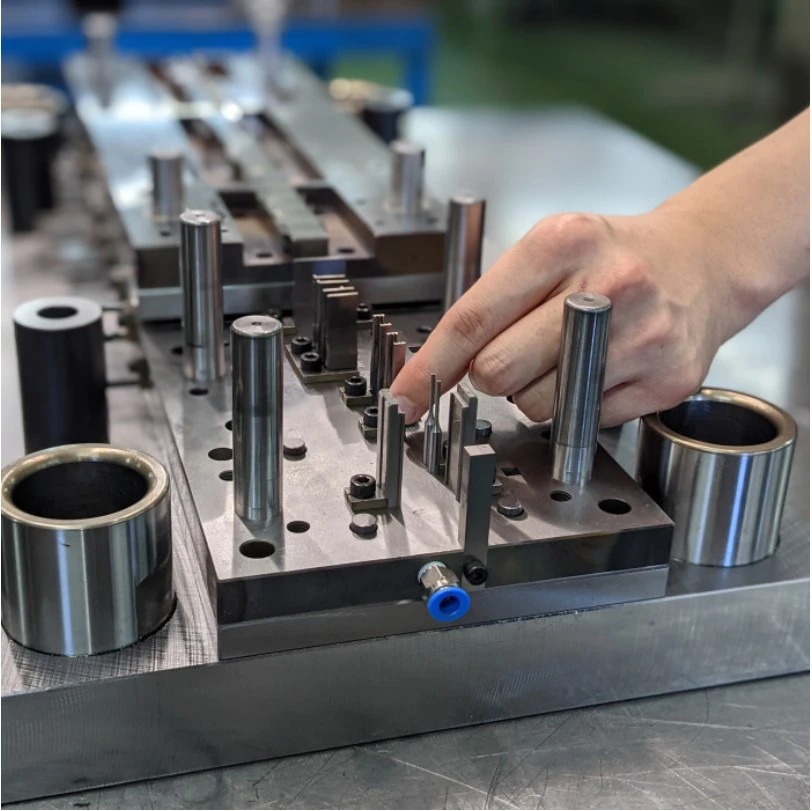 Hậu quả của việc thiết kế sai cấu tạo khuôn đột dập có thể làm hỏng chày và cối