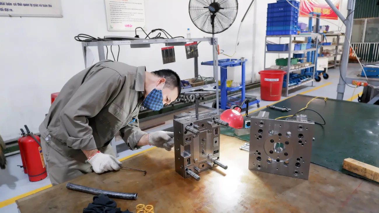 Công đoạn lắp ráp và kiểm tra khuôn dập trước khi bàn giao