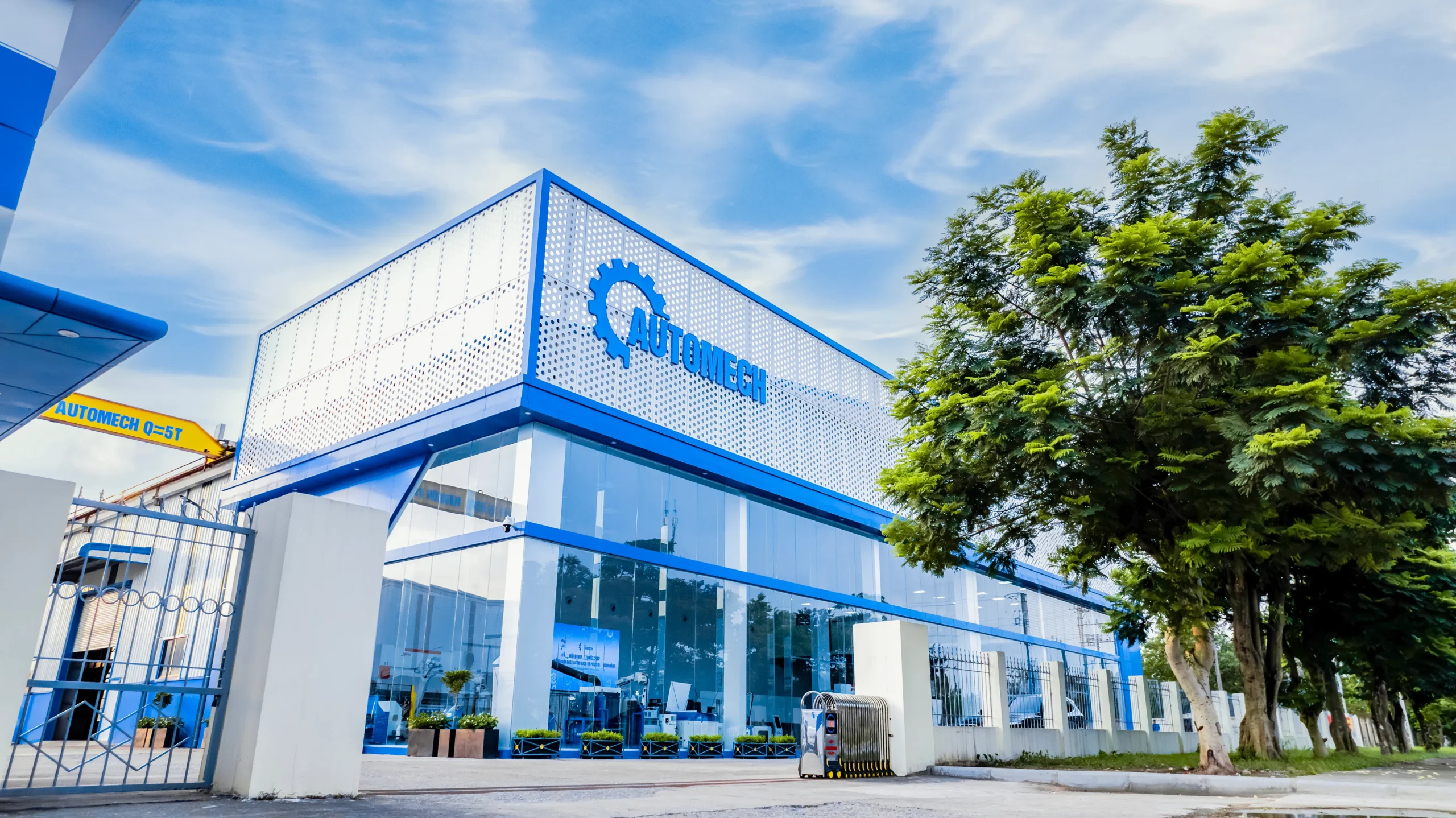 Automech factory is equipped with advanced machinery for precision die manufacturing Automech factory is equipped with advanced machinery for precision die manufacturing